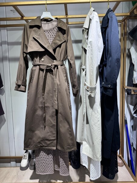 Платье и тренч