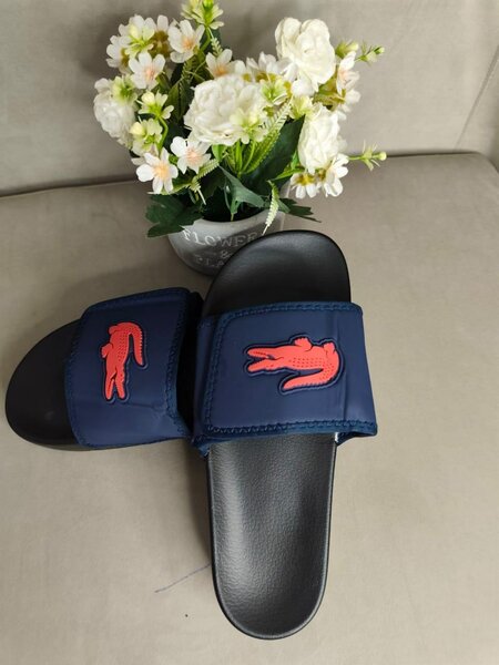 Claquettes de bain élégantes