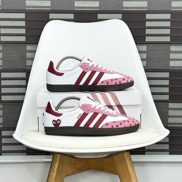 Baskets Adidas à motifs cœur