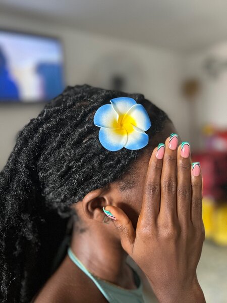 Barrette fleur cheveux élégante