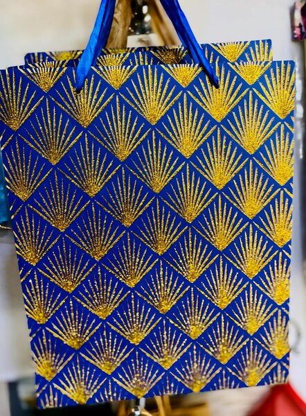 Stylish gift bags for packages