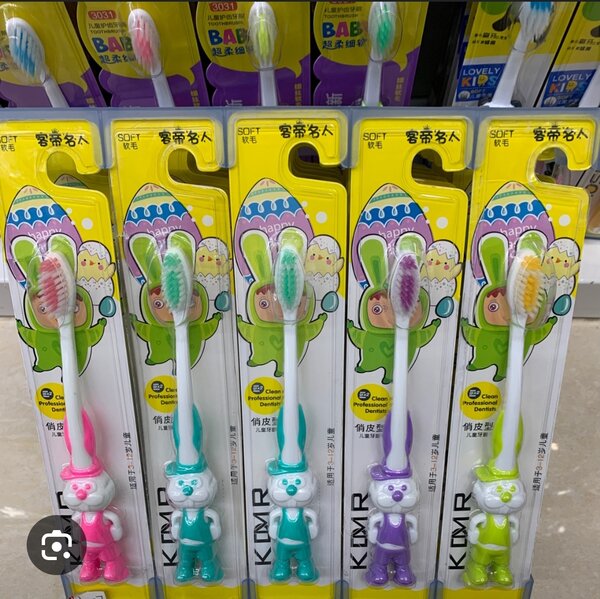 Brosses à dents enfants colorées