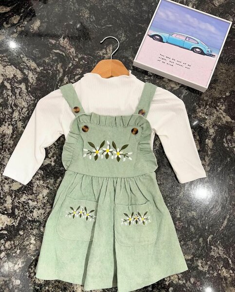 Robe salopette enfant fleurie