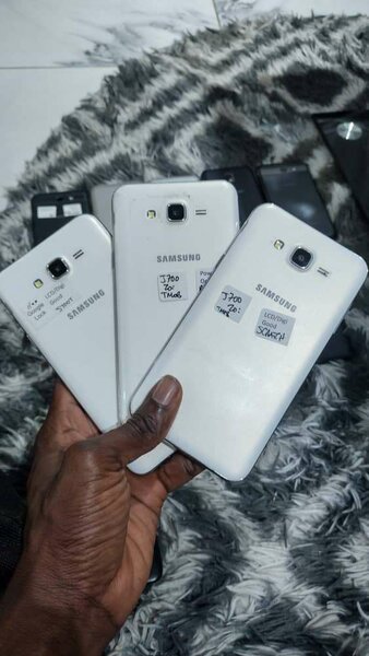 Smartphones Samsung J7 V