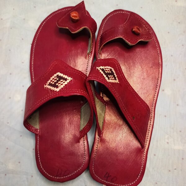 Sandales en cuir rouges élégantes