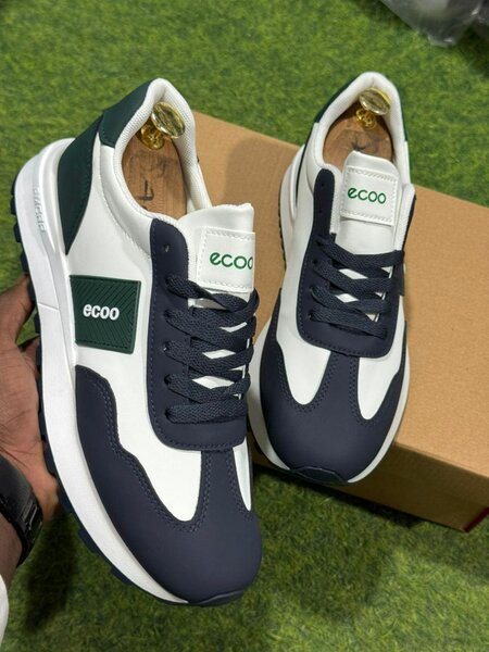 Baskets Ecoo blanches et marines