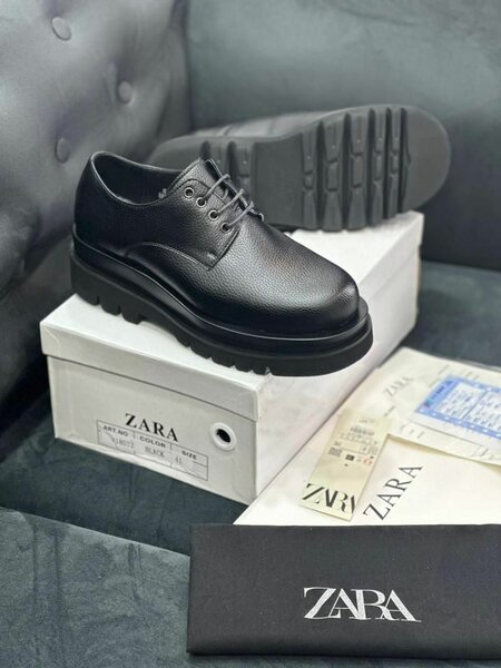 Chaussures Zara en cuir noir