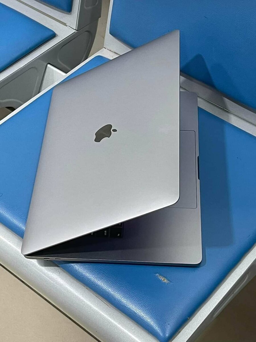 Apple MacBook Pro TouchBar