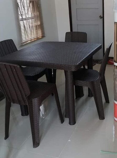 Ensemble table et chaises patio