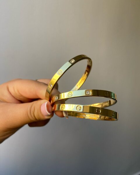 Bracelets dorés élégants