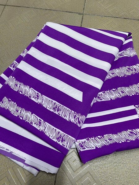 Tissu élégant à motifs variés