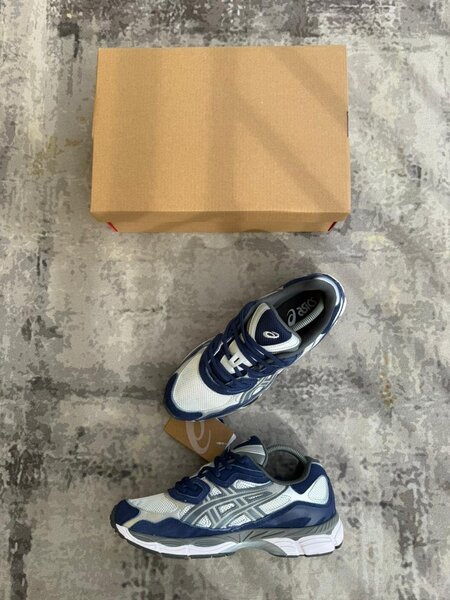 Chaussures Asics bleues