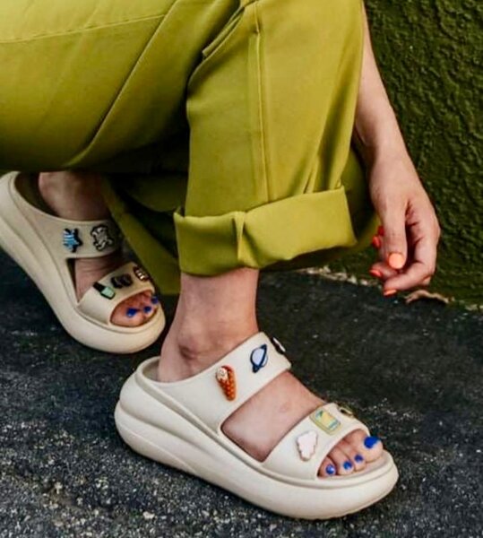 Sandales compensées décorées