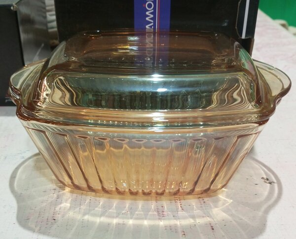 Plat en verre avec couvercle