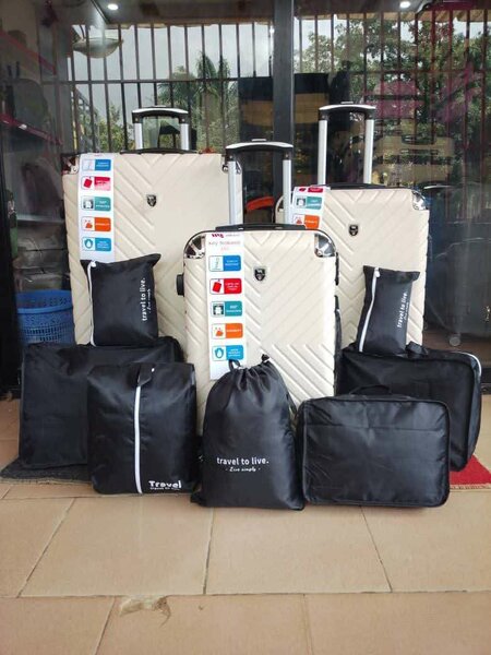 Ensemble de valises et sacs de voyage