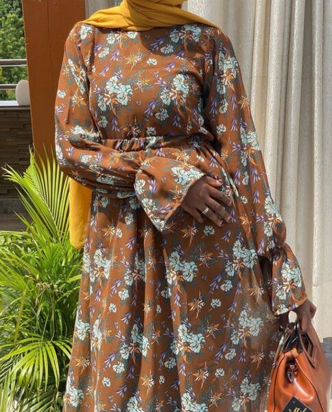 Robe fleurie vintage élégante