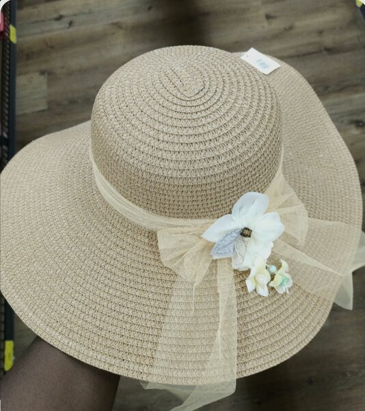 Chapeau d'été en paille élégante