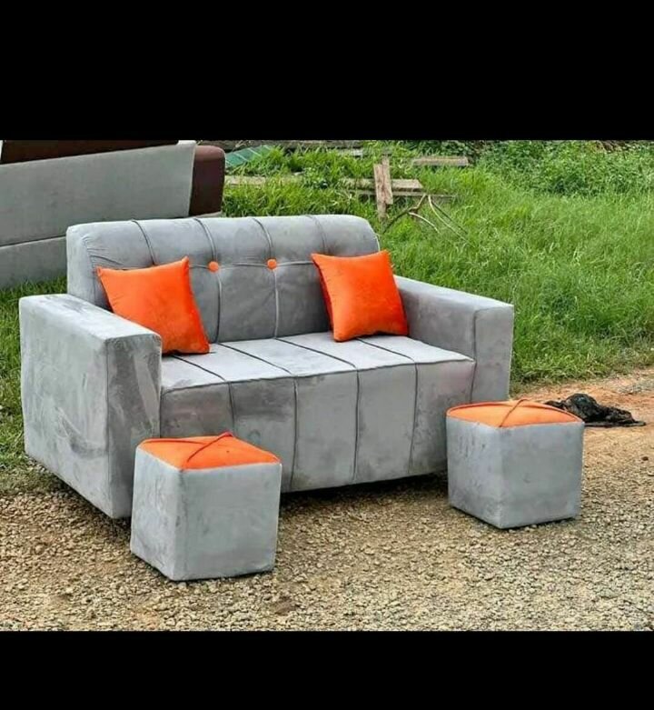 Ensemble canapé et poufs design en velours