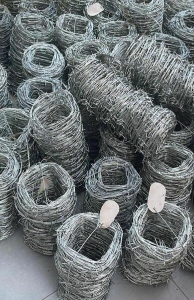 Fil de fer barbelé robuste