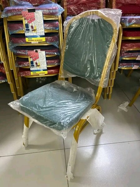 Chaise empilable en métal