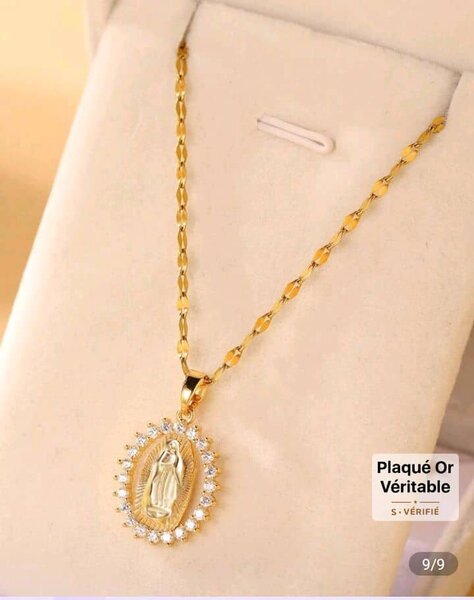 Collier pendentif vierge doré