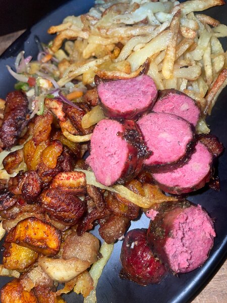 Assiette Gourmet de Viandes et Frites