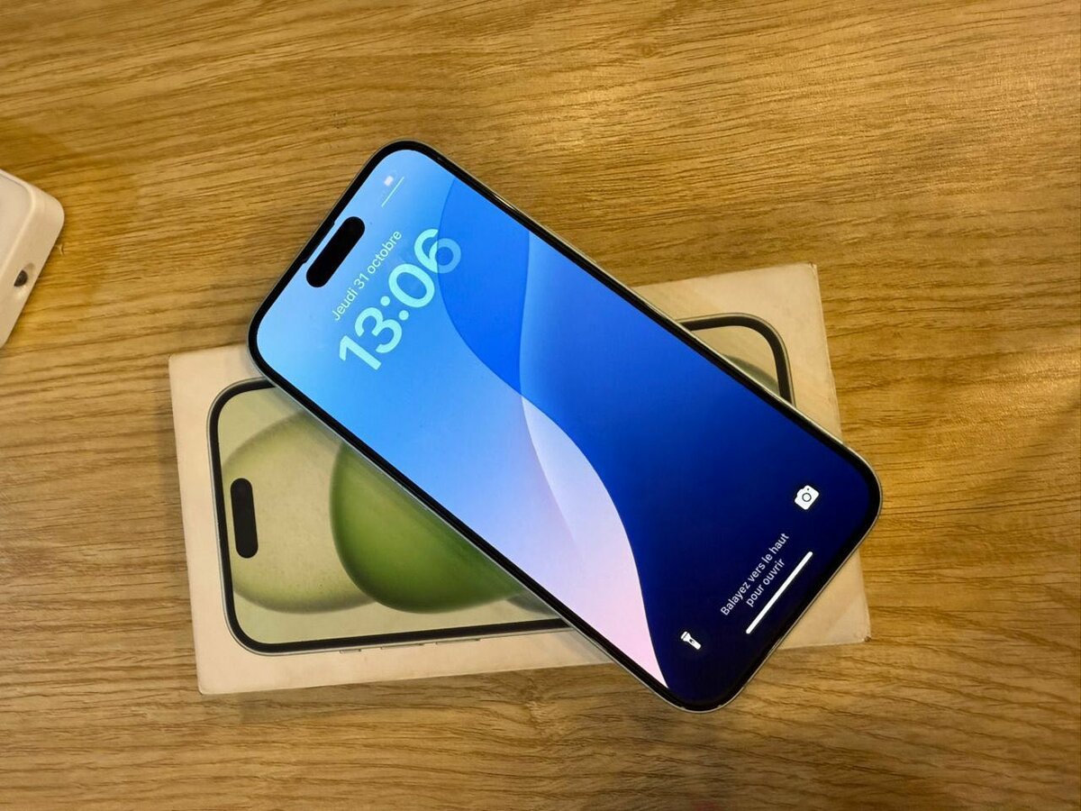 iPhone 15 128G quasi neuf
