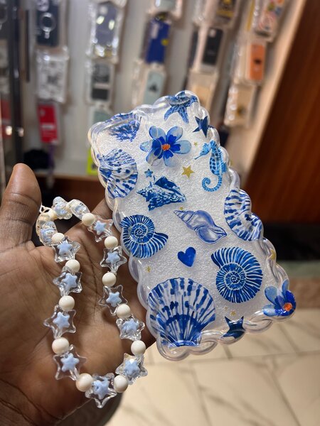 Coque de téléphone avec motif marin et cordon perlé