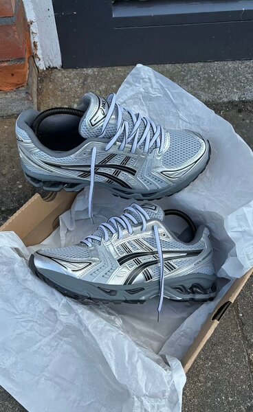 Baskets de course argentées