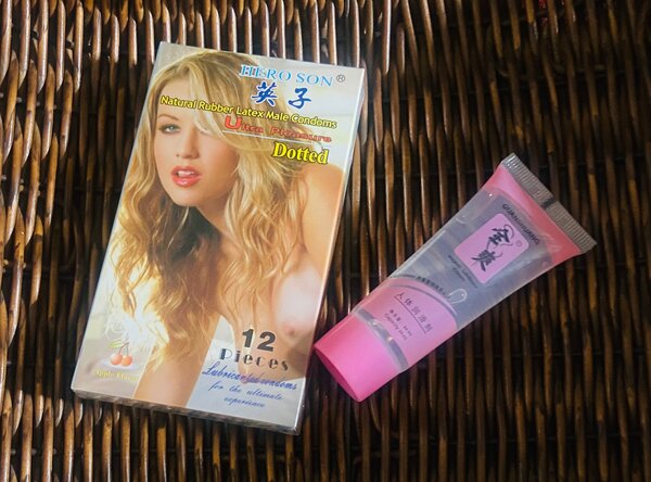 12 préservatifs + 1 lubrifiant