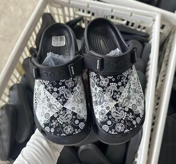 Crocs bandana motifli terlik