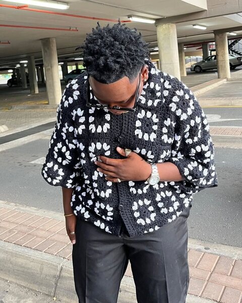 Pull en crochet noir et blanc