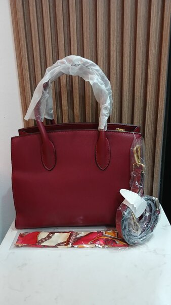 Sac à main en cuir rouge