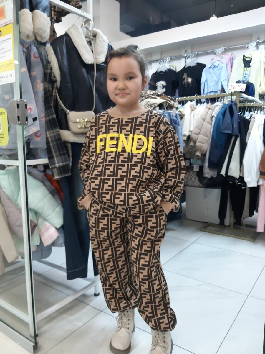 FENDI 2-КА ТОЛСТОВКА С ЮБКОЙ И СО ШТАНАМИ