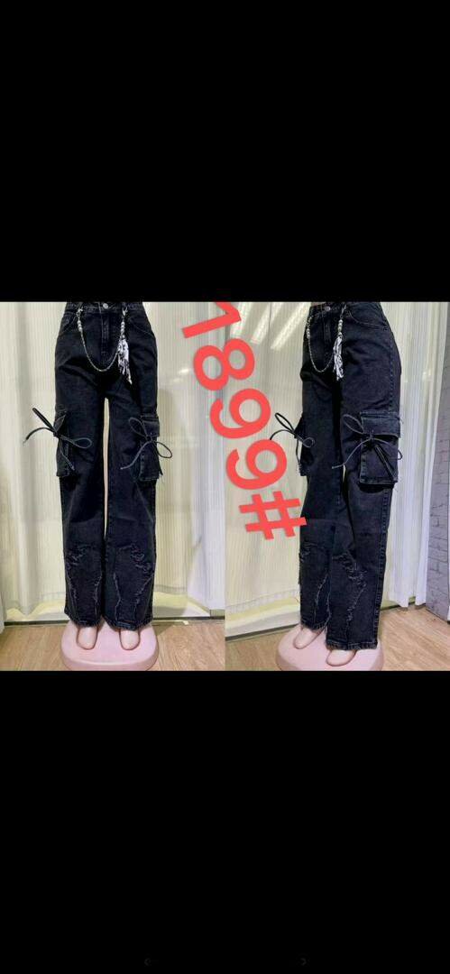 Jeans à chaîne et découpes