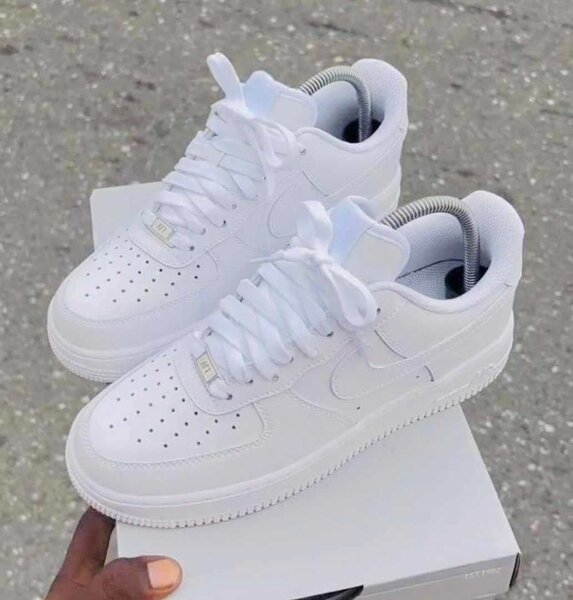 NIKE AIR FORCE COUPÉ