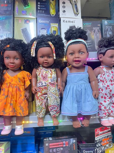 Poupées réalistes multiculturelles