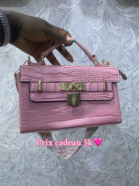 Sac à main rose élégant