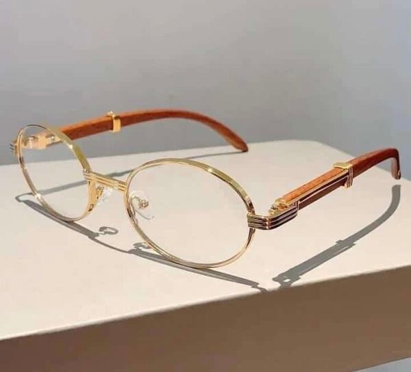 Paire de lunettes disponible