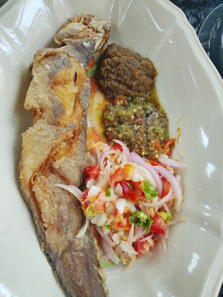 Poisson Frit avec Garnitures