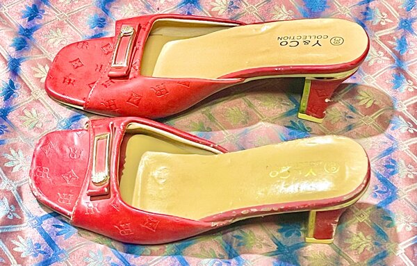 Sandales à talons rouges élégantes