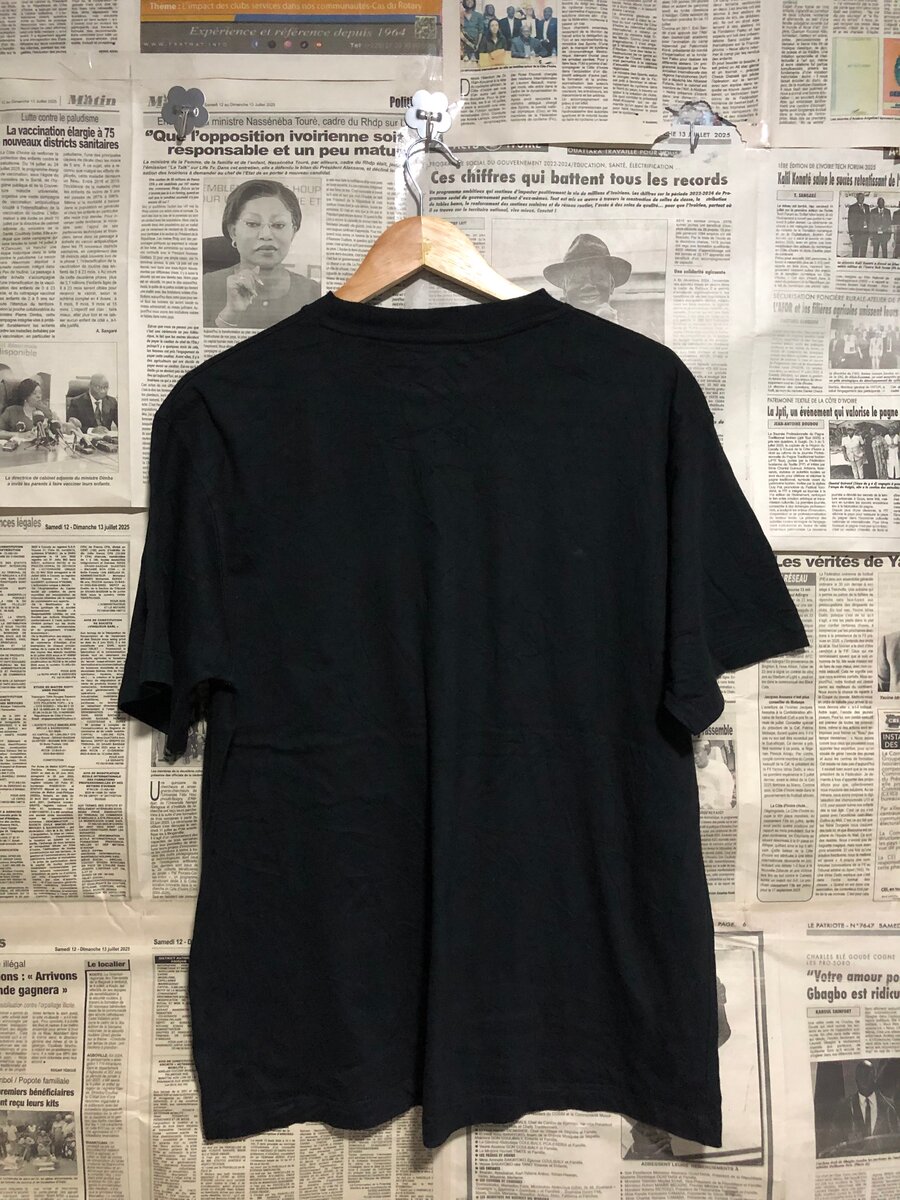 T-shirt noir avec motif