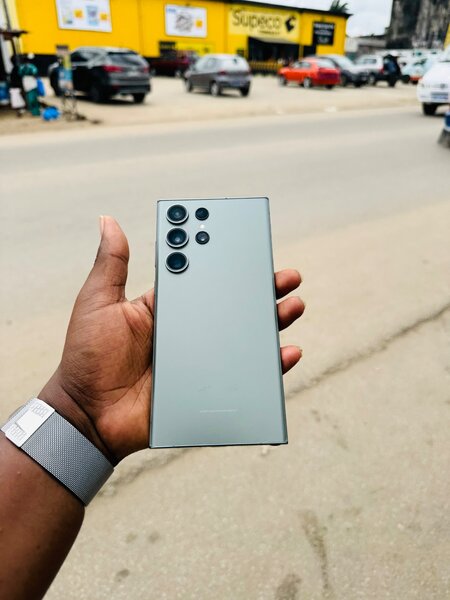 Samsung galaxy s23 ultra une puce et esim