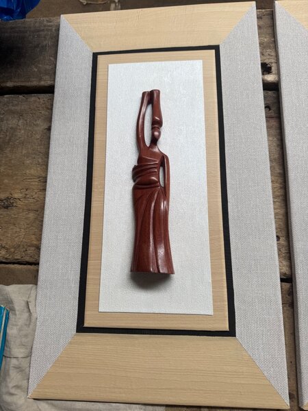Tableau en bois sculpté unique