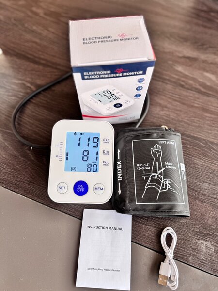 Bp monitor with large cuff and backlight