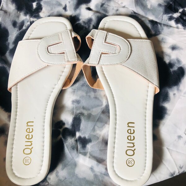 Sandales blanches élégantes