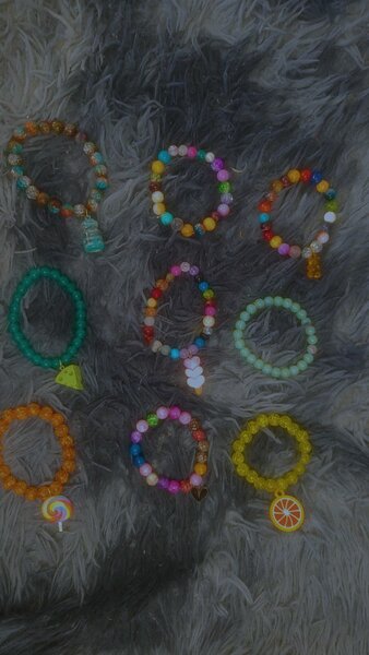 Bracelets en perles colorées
