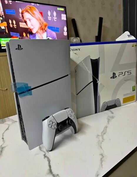 Console Sony PS5 neuve avec manette