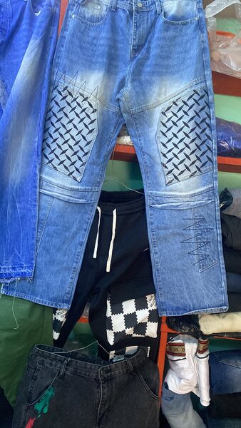 Pull complet blanc noir suprêm