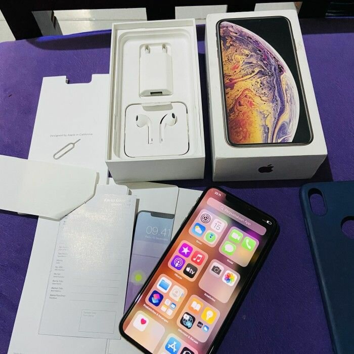 XS MAX 64GB IN BOX UNLOCKED